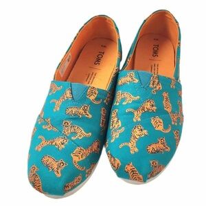 Searching for: these Tom’s tiger print shoes, size 10
